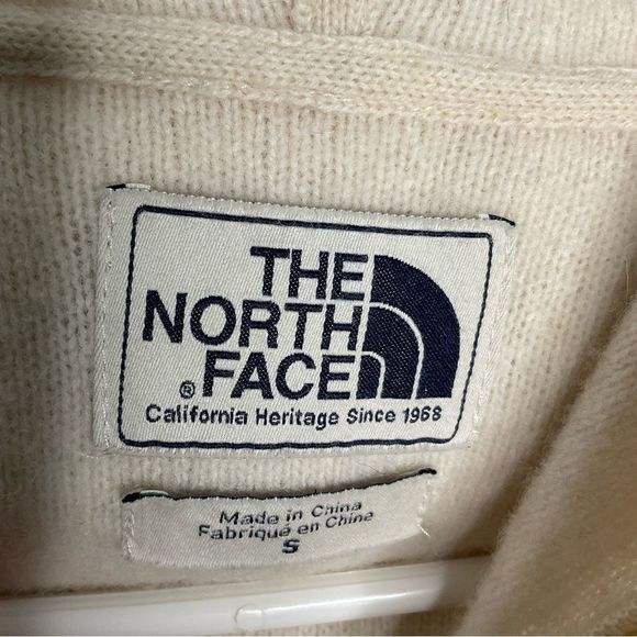 The North Face Women's Sweater - Cream, Pink, Blue - Picture 8 of 13
